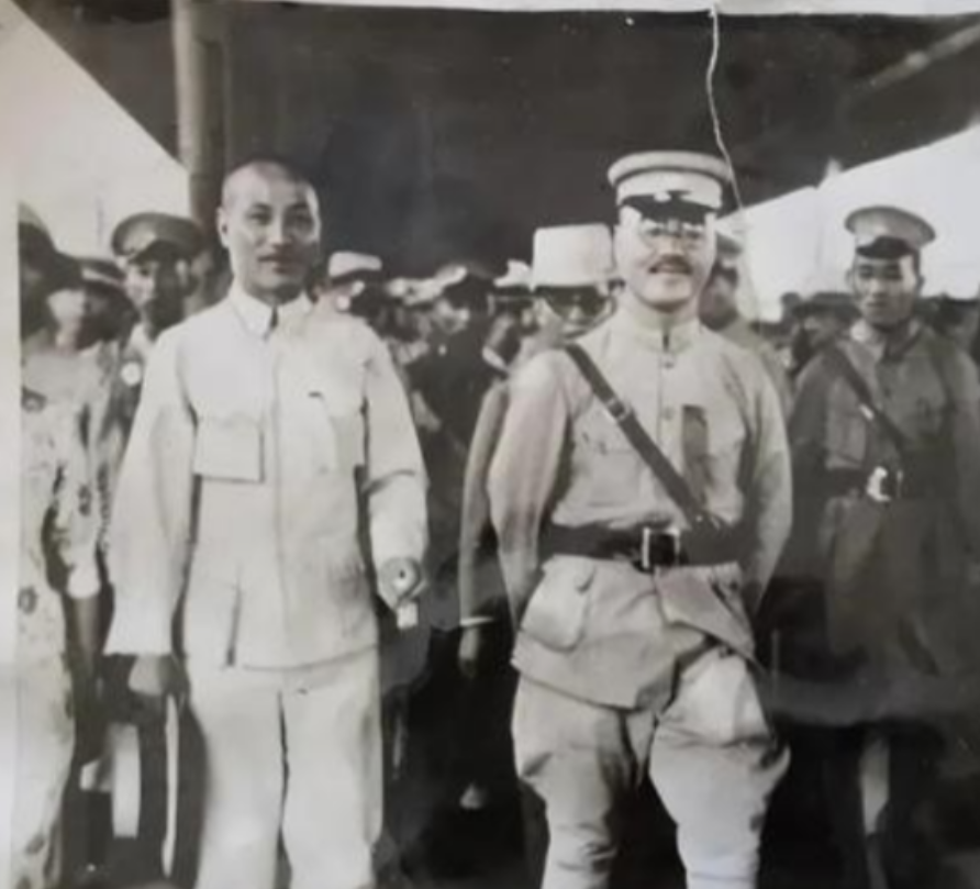 1949年1月，国民党上将张荫梧在听到傅作义接受和平解放北平的条件后，暗中纠集武