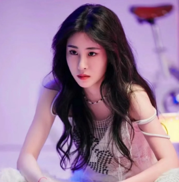 华晨宇会某个深夜想孩子吗？

情人节当天，张碧晨在社交平台分享了和女儿看烟花的背
