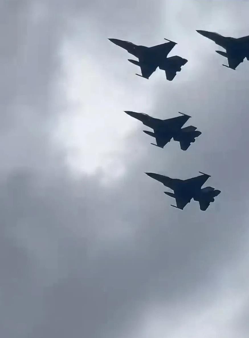 巴基斯坦空军大规轰炸。巴基斯坦怒了，直接下令空军战斗机编队对阿富汗应有目标进行大