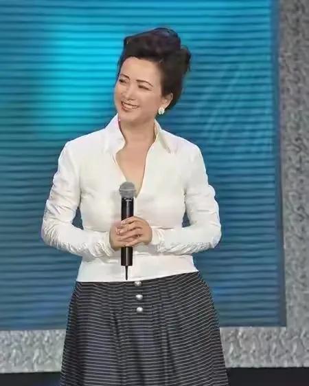她曾被誉为古典第一美女，也是影视圈唯一一位演遍四大名著的女演员，她的扮相一个比一
