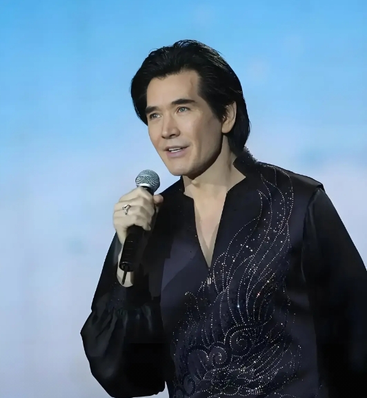 演员费翔说：我曾考虑要小孩，但是当我想起要把小孩教育成一个善良、有原则的好人，就