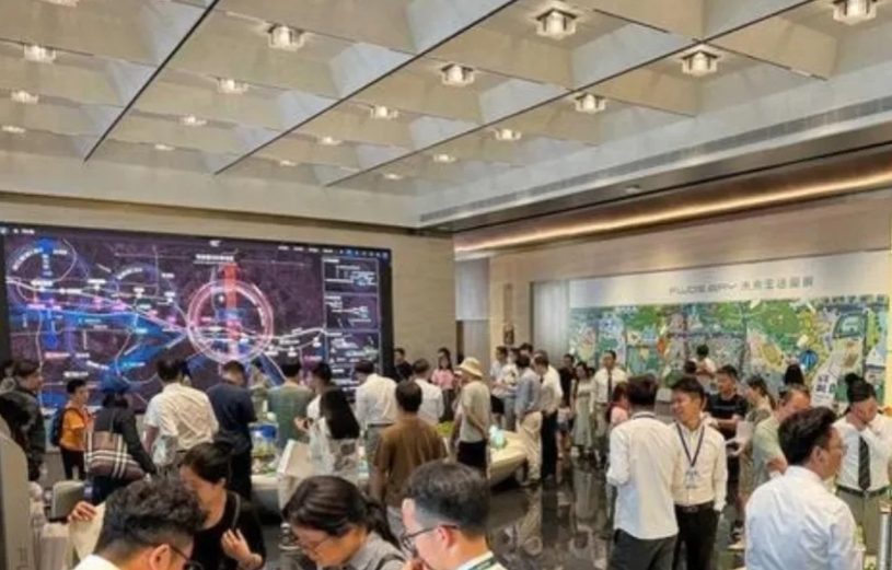 最近郑州的房价开始慢慢涨起来了，趁着国庆假期，我和家里人去了好几个楼盘看看。发现