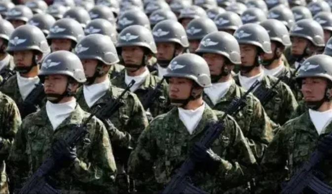 日本，和平宪法下的暗流，悄然成美新忧。航母、战机显雄心，自卫队实力超群，核技术底