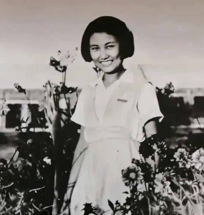 1975年4月4日，一名女犯即将执行枪决，就在行刑前，为了不让她发出任何声音，行
