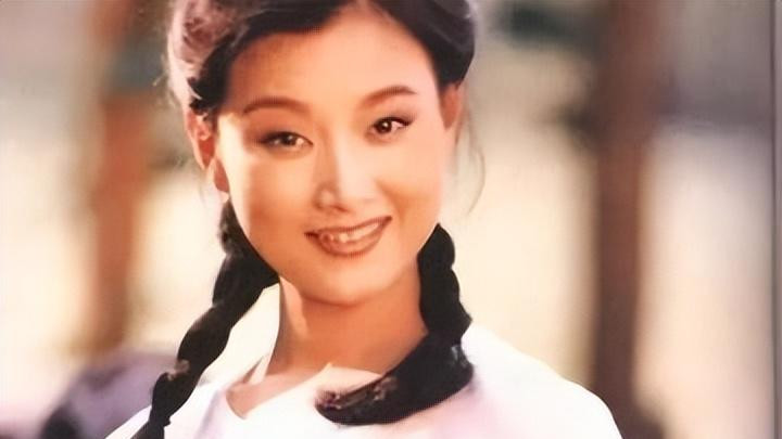 从大山中走出来的宋祖英，不再唱歌后，早已走上了一条康庄大道