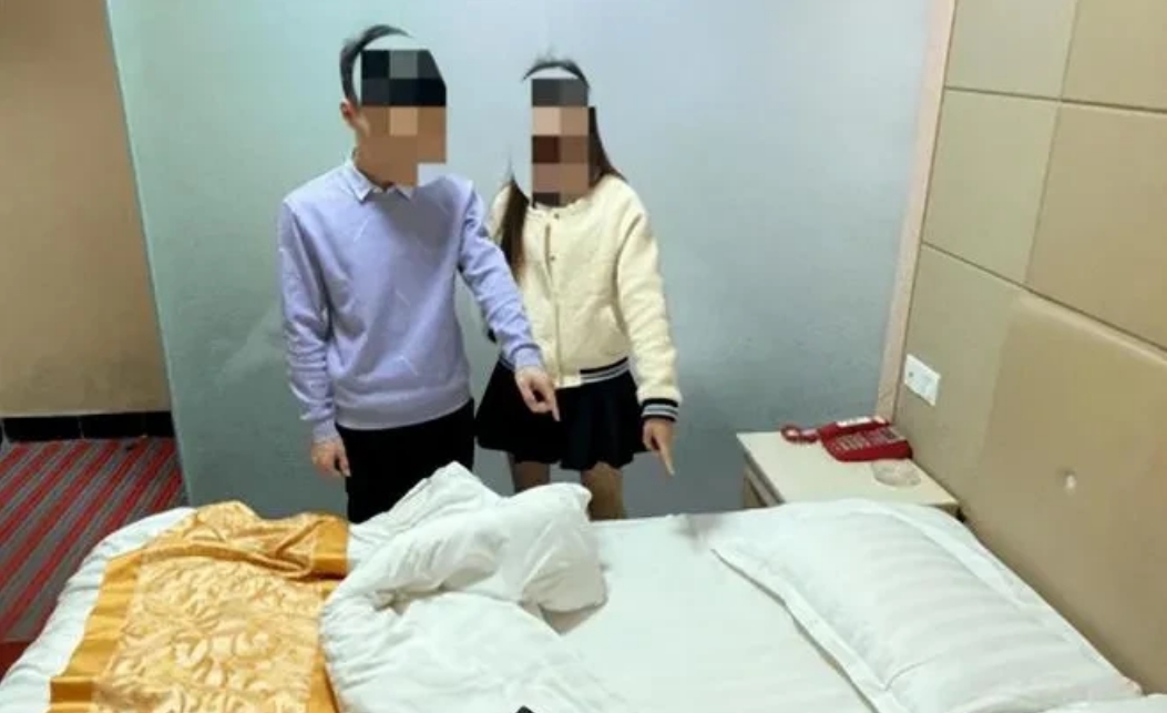 江苏淮安，一男子称和老婆吵架后，来到一家按摩店放松，不料按摩后准备上车离开时，突