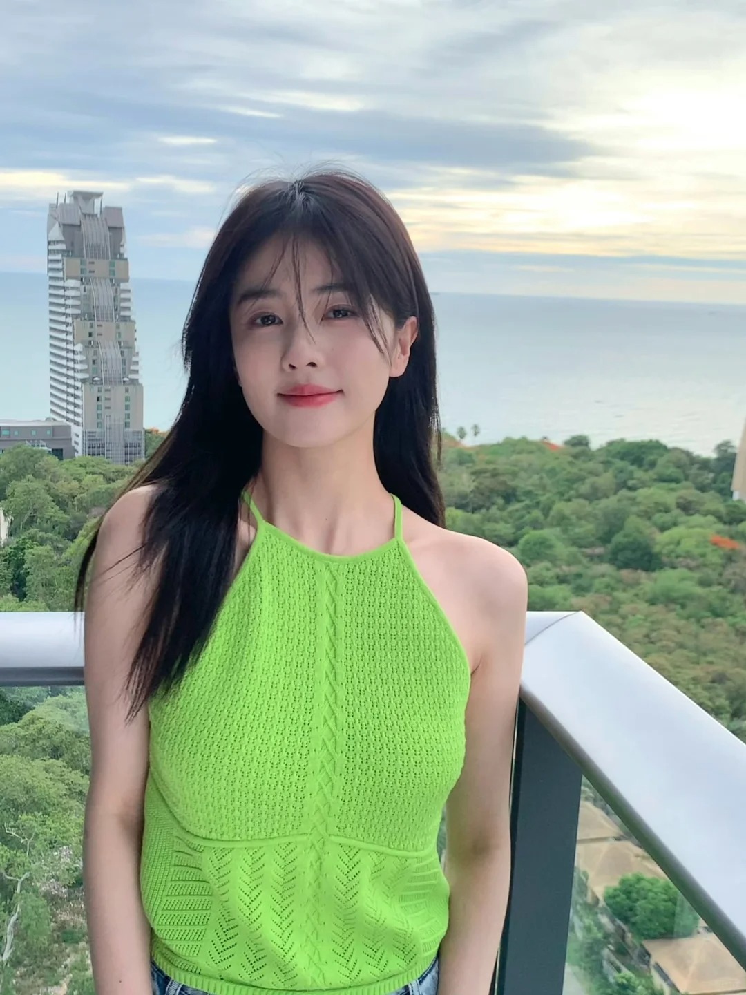 不是…她怎么变成这样了！
变化好大，越来越美了，不愧是红气养人！
淡妆浓妆都超美