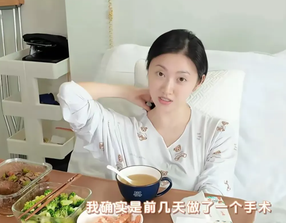景甜，术后依旧是女神！

第一：术后恢复良好，元气满满！
第二：三十六岁皮肤依旧