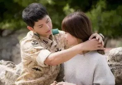 宋仲基都已经二胎到手了，这让我不禁为宋慧乔的现状感到唏嘘。我也不知道为啥，都过去