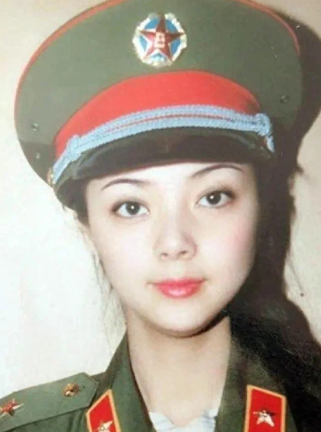 58岁未婚未育，却难逃“红楼一梦”