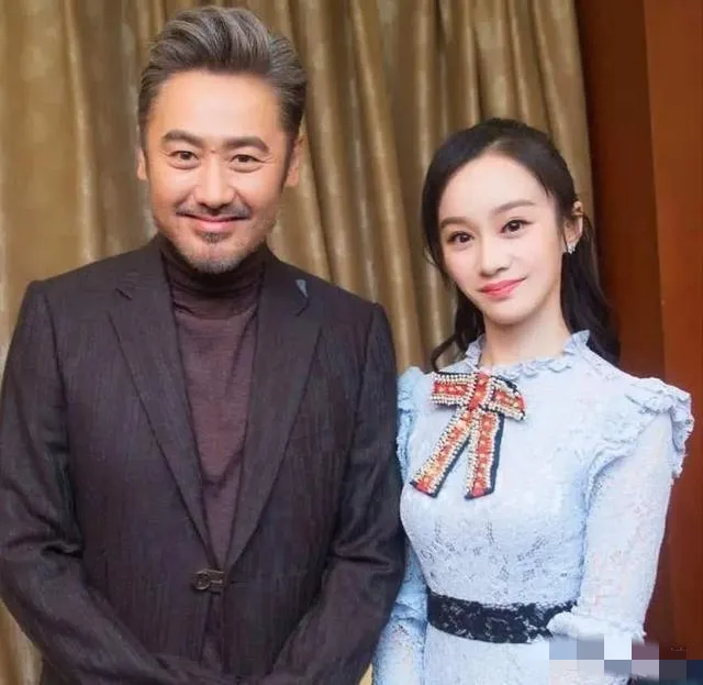 2018年，吴秀波包养了陈昱霖足足7年，之后玩腻了厌倦了，便提出分手。陈昱霖索要