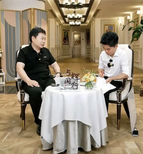 发现没？昨晚，“不懂管理”董宇辉对话“不善言辞”余承东，最高在线人数62.6万。