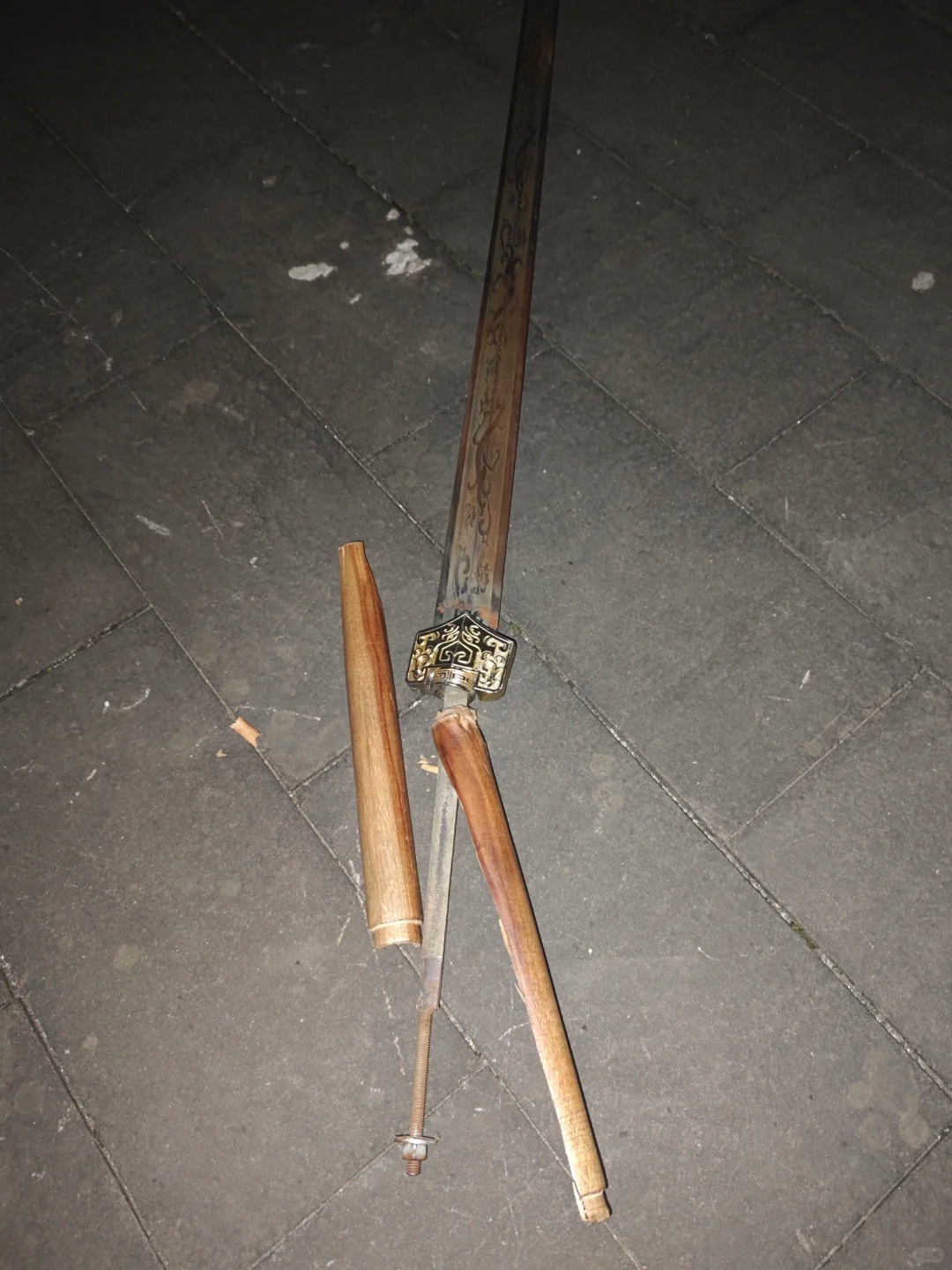 练了五年的剑🗡️坏了，这个能修吗？
救命我练了五年的剑🗡️今天莫名其妙被我捏