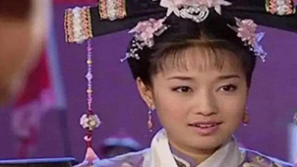 马伊琍千金豪宅自拍，16岁爱马微胖更迷人，颜值复刻惊艳