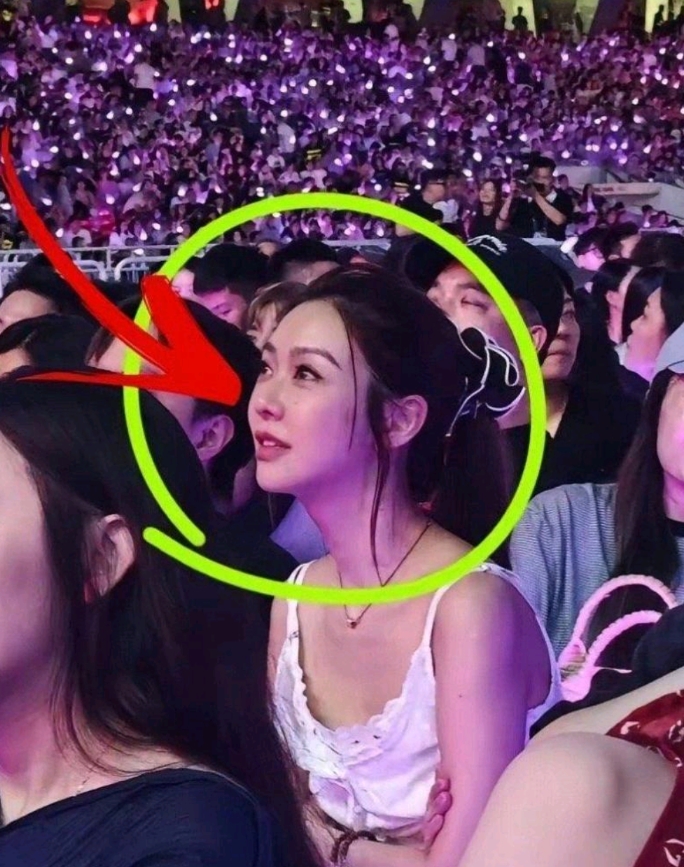 我的老天奶，这可是生图啊，薛凯琪都这么大了，看下来还是小姑娘