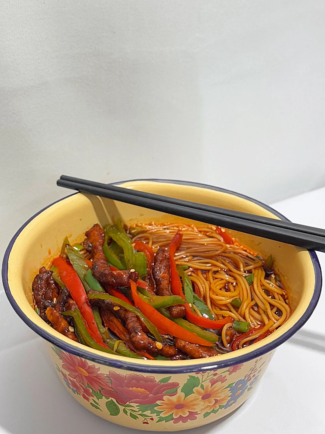今天吃什么|在家做饭🍳双椒肉丝面（附做法）