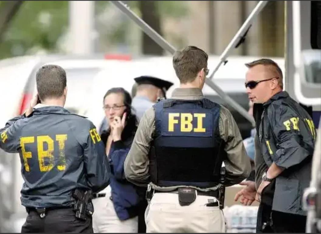 太尴尬了！没想到就连美国联邦调查局（FBI)竟然也没能躲过特朗普的“裁员风暴”！