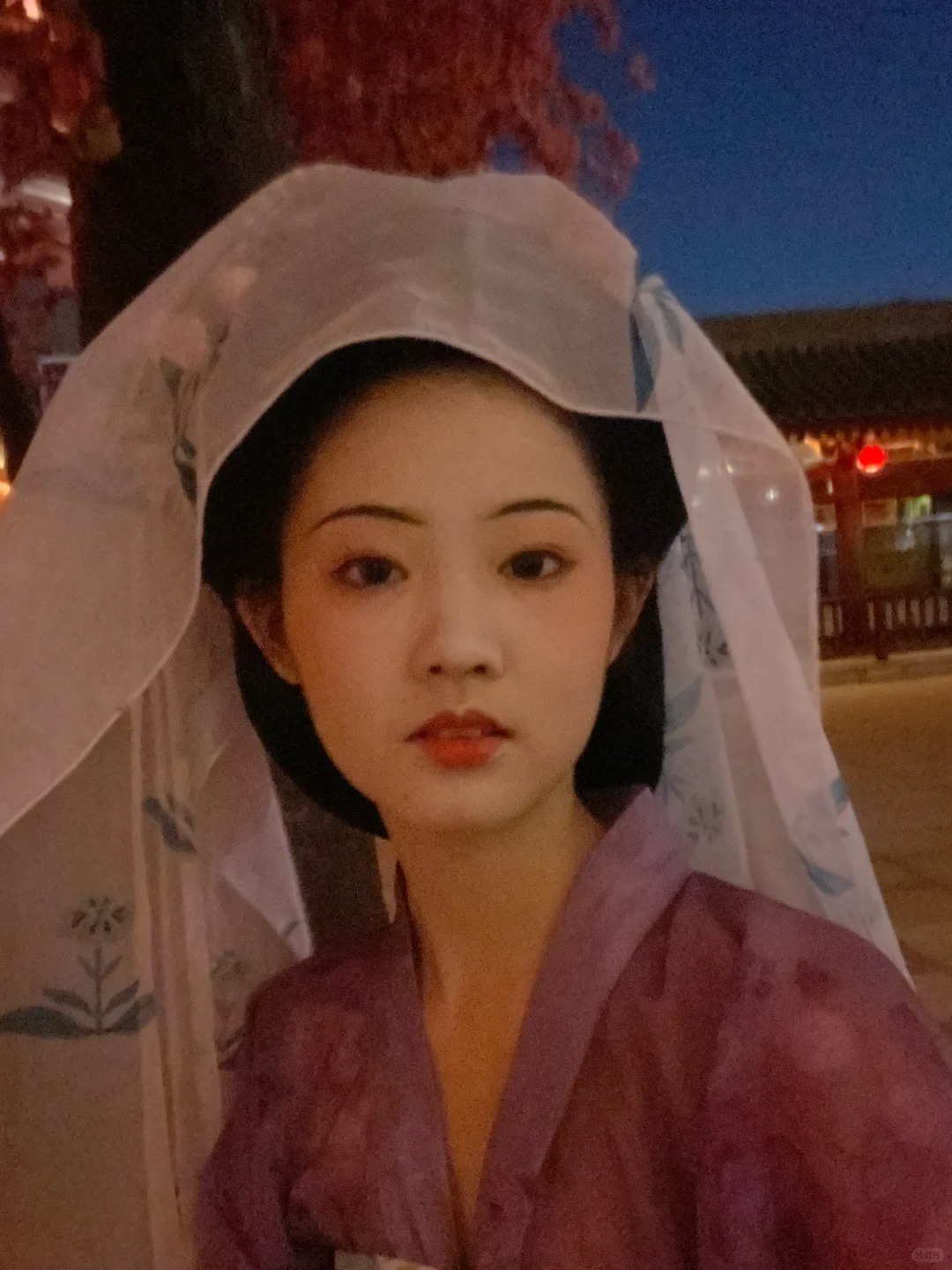 神一样伟大的妆造…
在西安遇到我的人生妆造了，第一次觉得自己好像个人，还是一个颇
