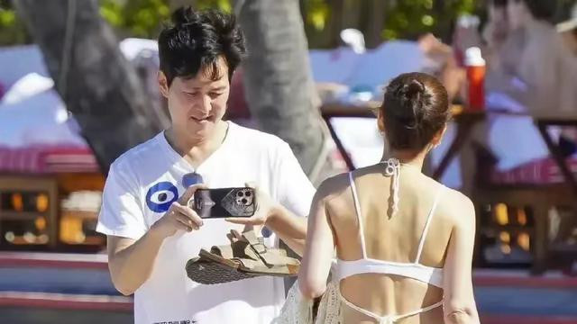 林世玲李政宰欧洲度假，全素颜气质超绝，和女儿三星小公主像姐妹