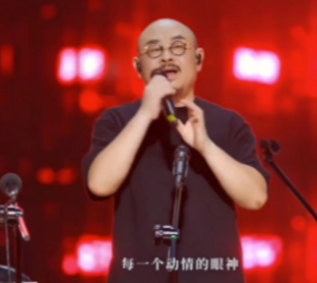 11月13日，音乐人陈伟在直播中口出狂言：“刀郎没什么音乐文化，大众却把一个初中