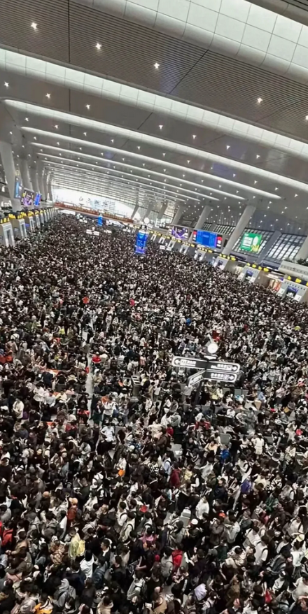 国庆节的高铁站到底有多少人？广州南站给出了震撼的答案：今天，这里竟然迎来了“一亿