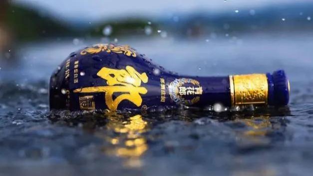 郎酒千亿上市大计曝光！神秘壳资源浮出水面，60亿巨资撬动3000亿酒业传奇！停牌风暴在即，借壳上市大戏上演！