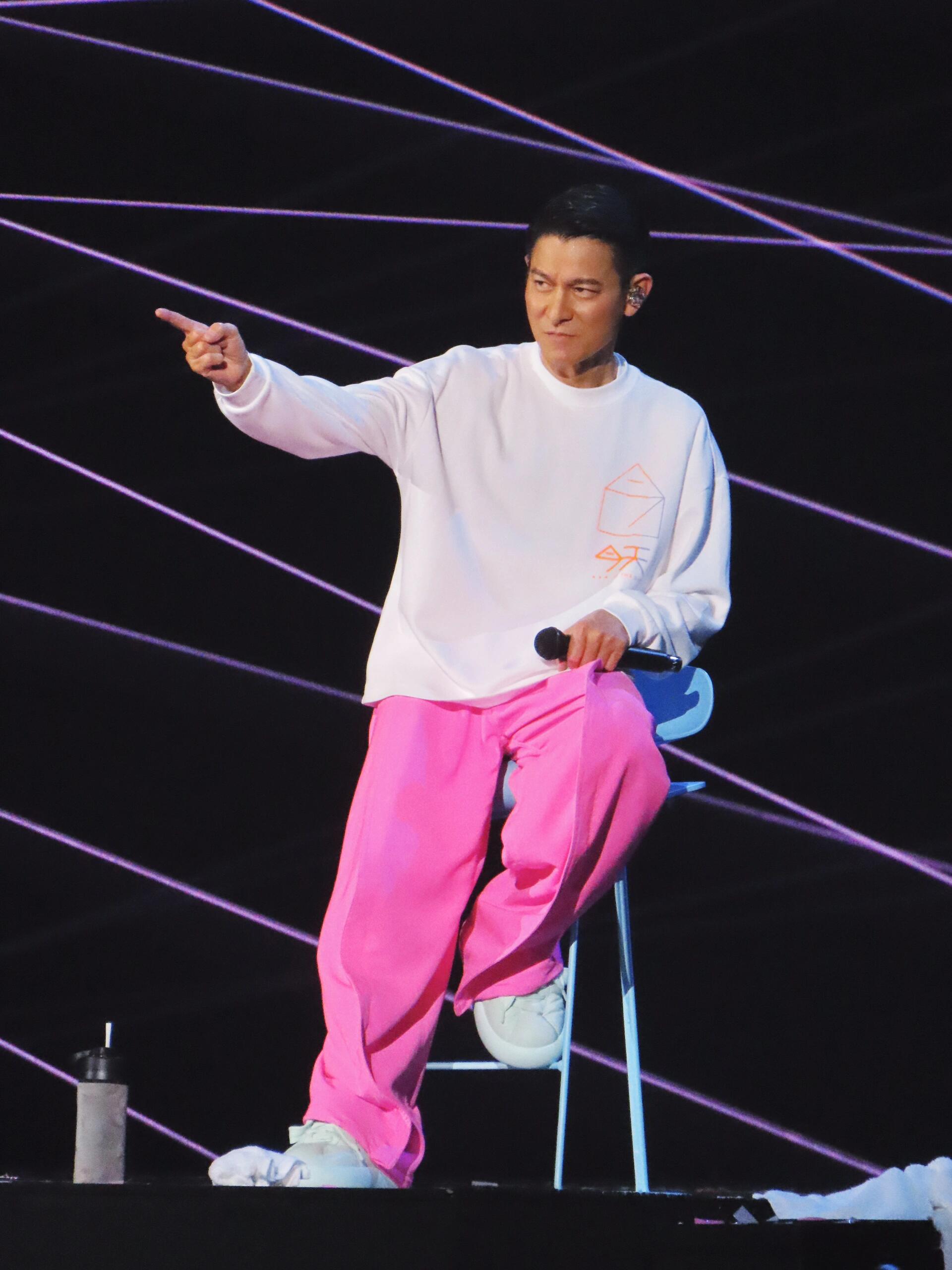 刘德华重庆演唱会：璀璨传奇，震撼全城