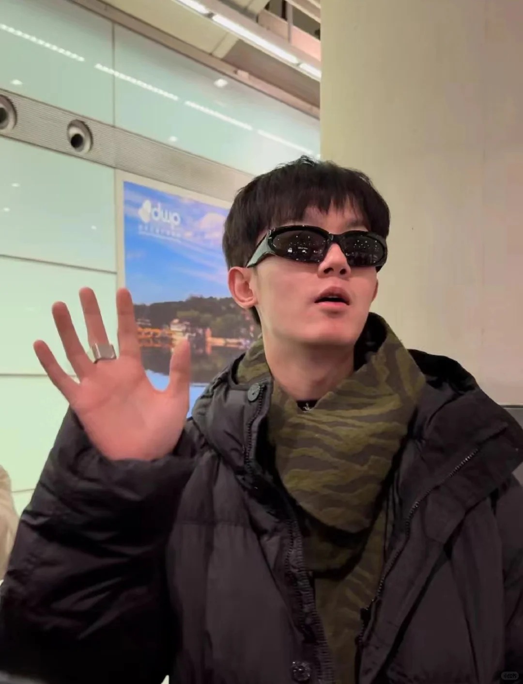 有一说一❗28岁李明德长得真帅啊！！
李明德以一己之力挑战整个娱乐圈
把星光大赏