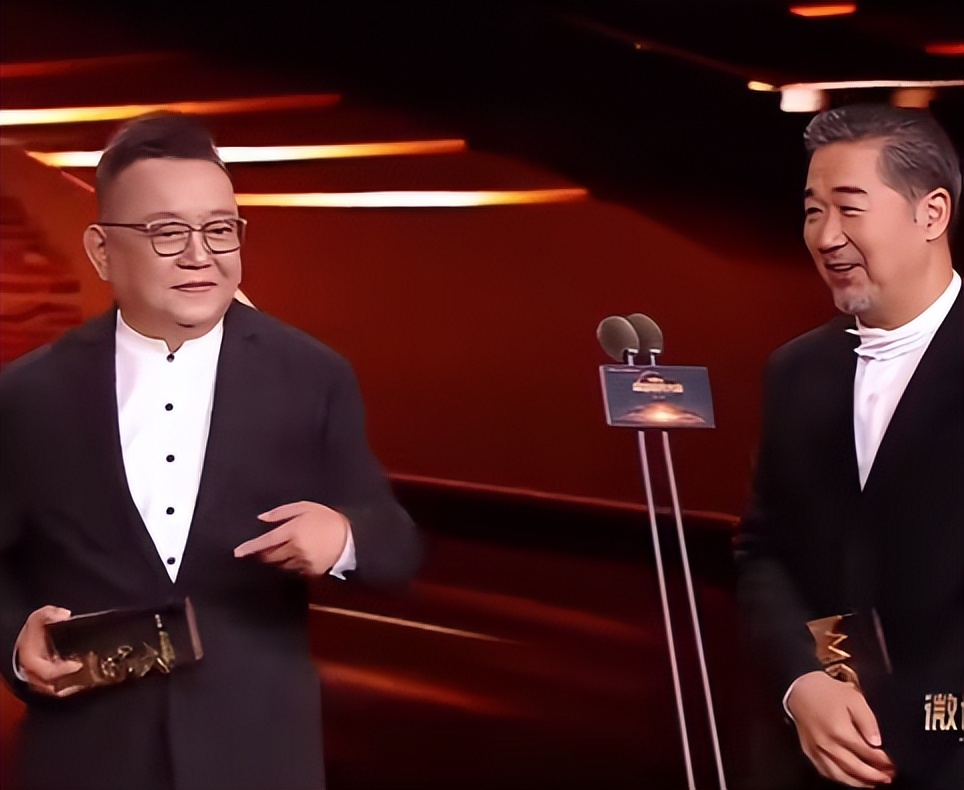王刚“和珅”形象深入人心，情感波折后终获幸福，移民谣言不攻自破