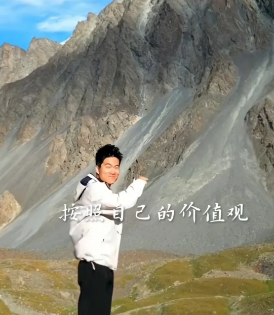 不做提线木偶，董宇辉内涵东方甄选的顿顿事件。

最近董宇辉的前同事顿顿遇到了类似
