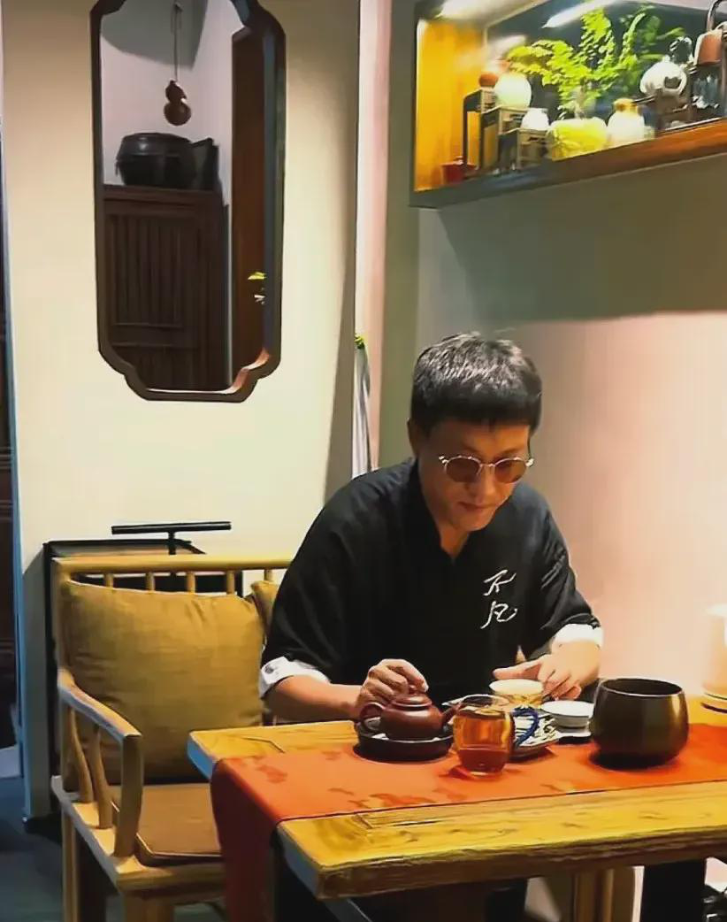  
 
在“古月琴坊”直播间里传出新消息：二饼宣布2月15日之后暂停直播，准备动