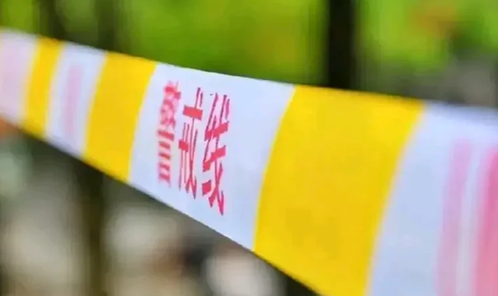 山东校门口车祸，目前已经造成11人死亡，肇事车辆居然是接送学生的校车。
这幕人间