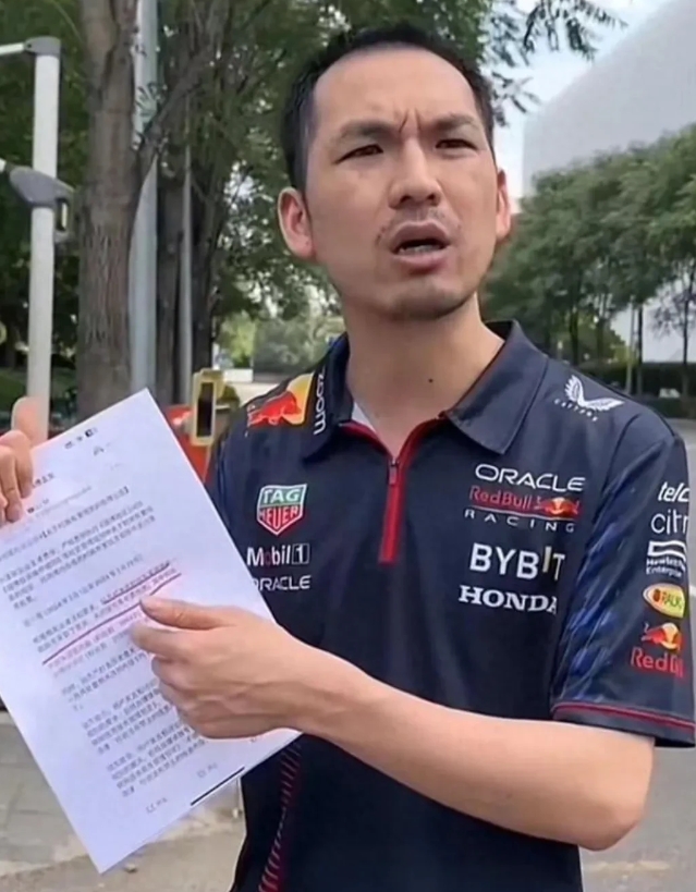网红铁头日本行的目的貌似找到了！他不是以历史，民族大义为出发点，而是为了他自己，