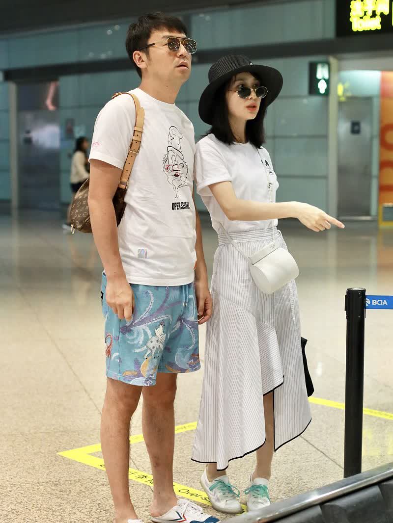 雷佳音：“我妈妈身高太矮，所以，她从来不在公开场合露面，怕给我丢脸。”雷佳音身高