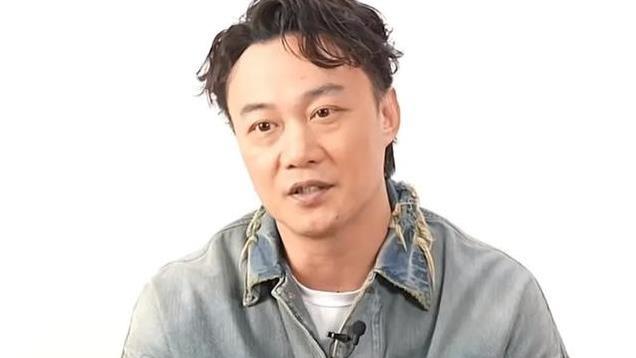 陈奕迅演唱会推荐大家看《小小的我》，还说易烊千玺是他的偶像