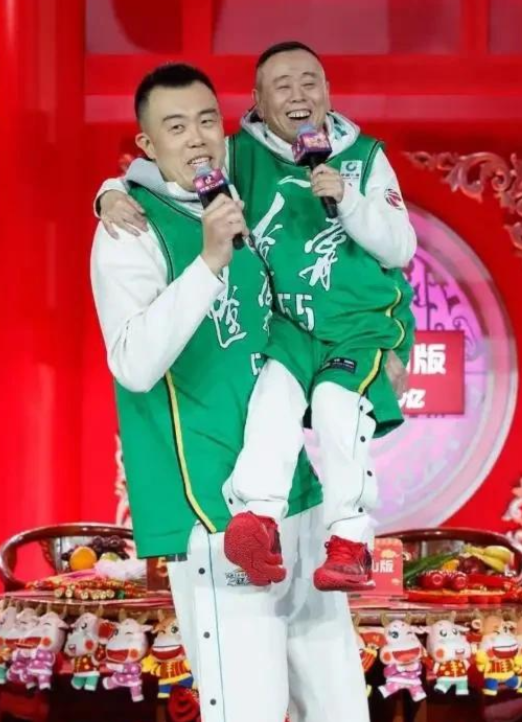 2012年，石磊娶了潘长江的女儿潘阳，送给她3800万的古董级法拉利作为恋爱礼物