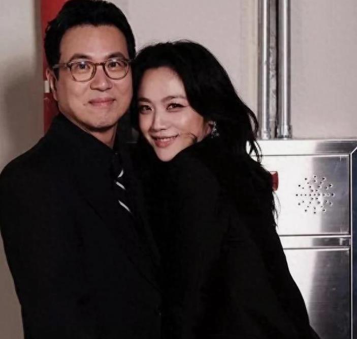 韩国老公捡到宝了好不好，汤唯是个有灵性的美女。
 
看得出她老公眼神都没离开过她