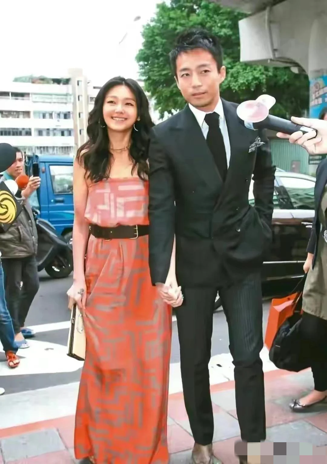 离婚的背后是俏江南的挫败，再婚的匆忙则源于自以为看穿了前夫的底牌，认定他再无东山