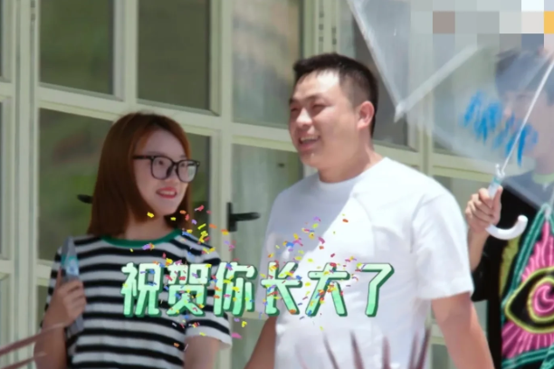 大张伟，绝不让一句话掉地上！

一客人见到他非常激动地说:“我从小就喜欢你。”大