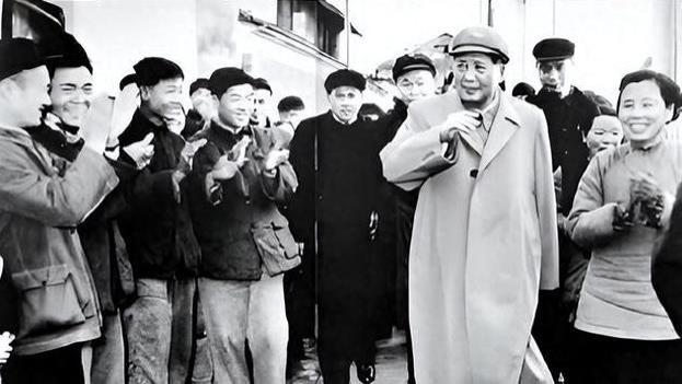 1954年，毛主席下达一奇怪命令：替我准备一个没有名字的花圈