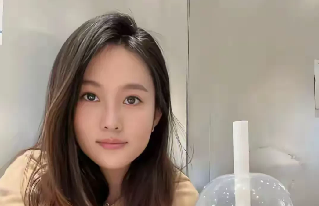 奥运会结束后，陈若琳被提升为正式主教练，她将面临三大重要任务：

1. 她得继续