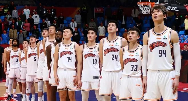 CBA上海男篮开局四连败，主要问题有！

1.教练问题战术问题

2.外援不给力