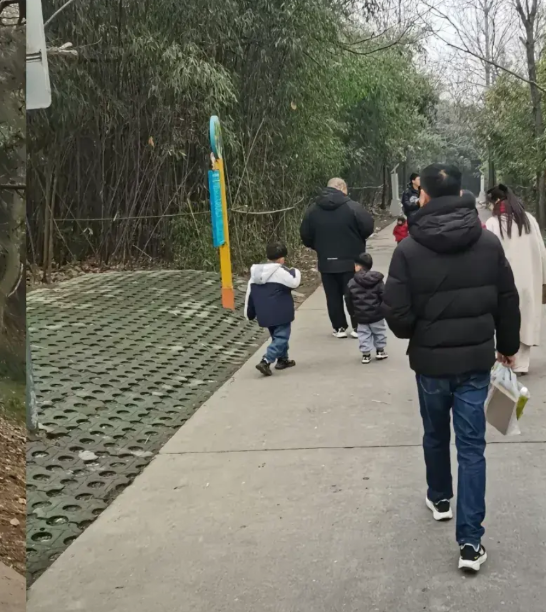 大家发现没有？
过了个年，在村里一个挺奇怪的现象，挣一万多的，永远就没有那挣四五