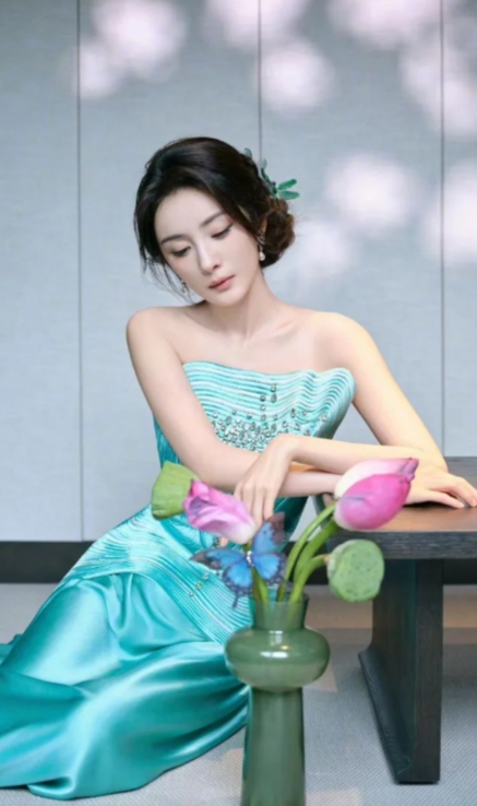 杨幂容颜绝美