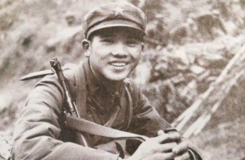 1979年，对越自卫反击战中，陈全钢在送信时不幸被越军发现，眼看腹背受敌，他却一