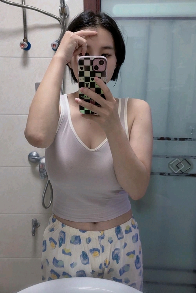 浴室偷偷拍两张，我就要睡了[拍手][拍手][拍手]