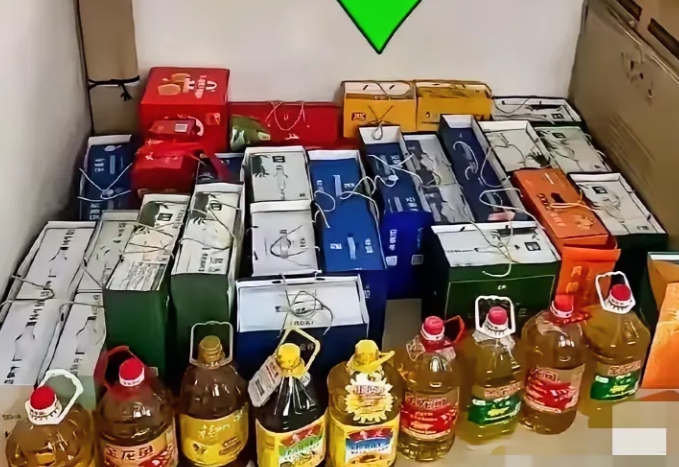 我爸爸的外甥们，给他带的节礼，像是商量好了一样[捂脸][捂脸][捂脸]

纯牛奶
