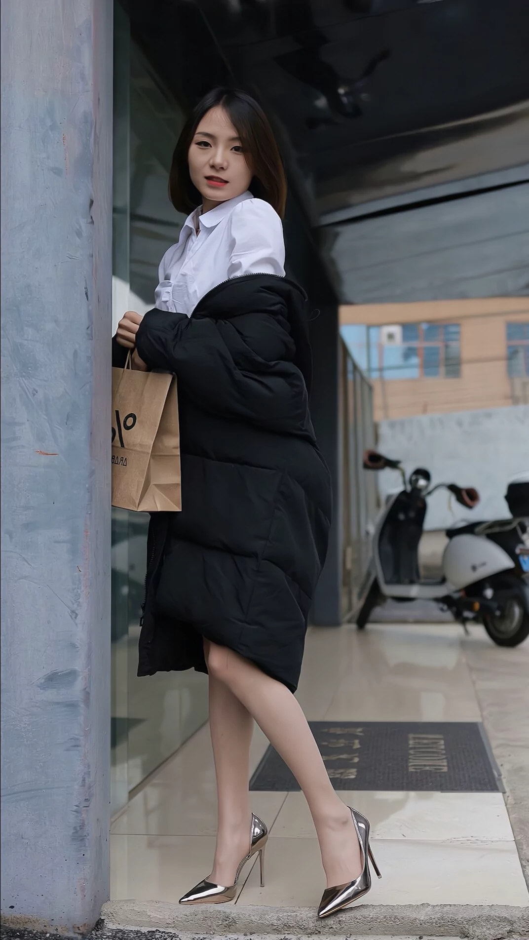 成熟妩媚大长腿，秀身材