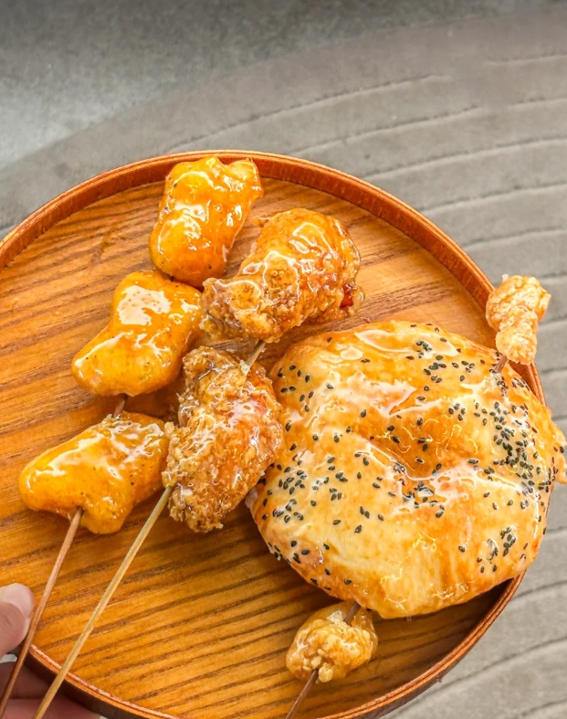 这是你心趴上的冰糖葫芦吗？

谁说中国汉堡和糖葫芦不搭的？

这糖葫芦中国汉堡可