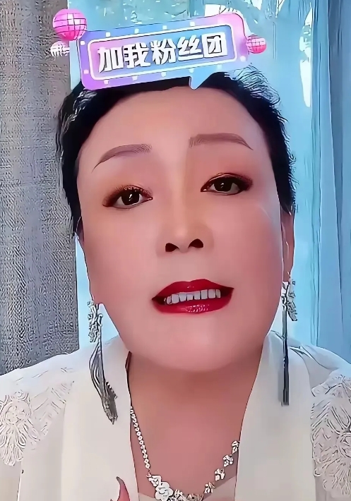 张兰的回应引发了不小的关注，尤其是在她经历了人生的至暗时刻之后，依然能够坚定地站